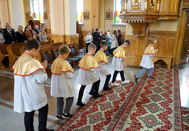 Przyjęcie kandydat&oacute;w do posługi ministranta