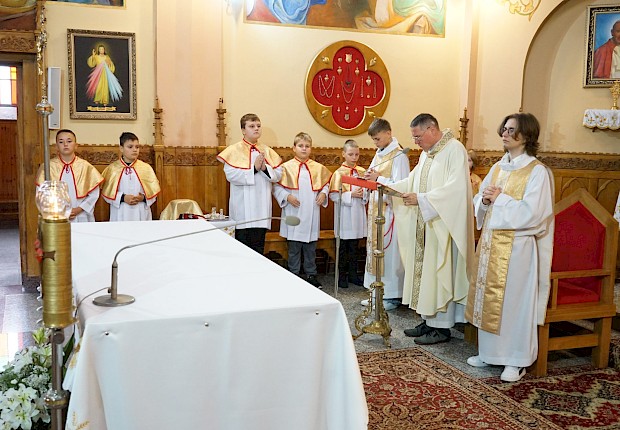 Przyjęcie kandydat&oacute;w do posługi ministranta