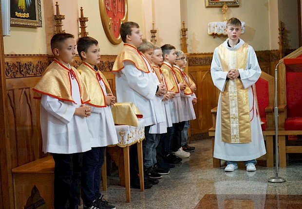 Przyjęcie kandydat&oacute;w do posługi ministranta