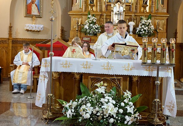 Przyjęcie kandydat&oacute;w do posługi ministranta