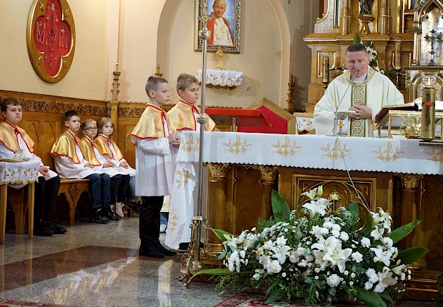 Przyjęcie kandydat&oacute;w do posługi ministranta