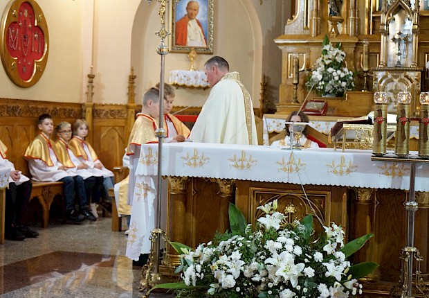 Przyjęcie kandydat&oacute;w do posługi ministranta