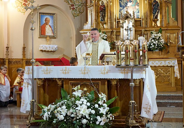 Przyjęcie kandydat&oacute;w do posługi ministranta