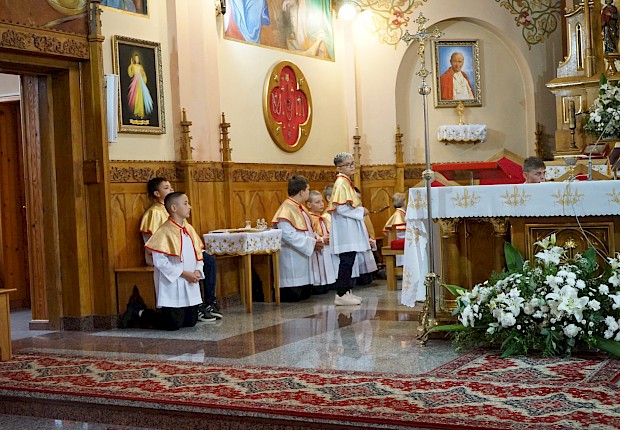 Przyjęcie kandydat&oacute;w do posługi ministranta