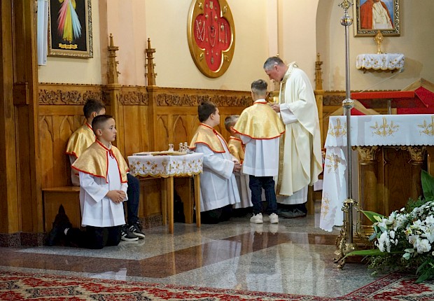 Przyjęcie kandydat&oacute;w do posługi ministranta