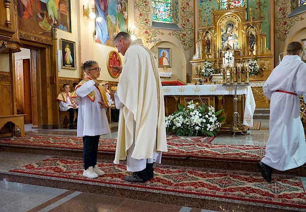 Przyjęcie kandydat&oacute;w do posługi ministranta