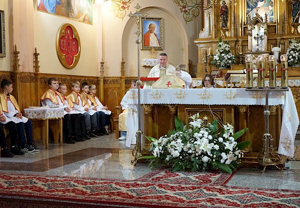Przyjęcie kandydat&oacute;w do posługi ministranta
