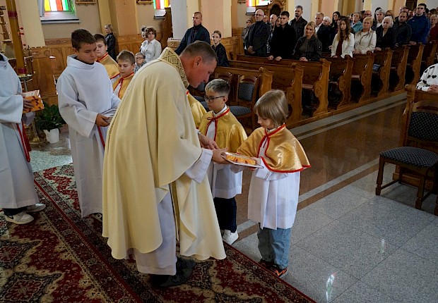 Przyjęcie kandydat&oacute;w do posługi ministranta