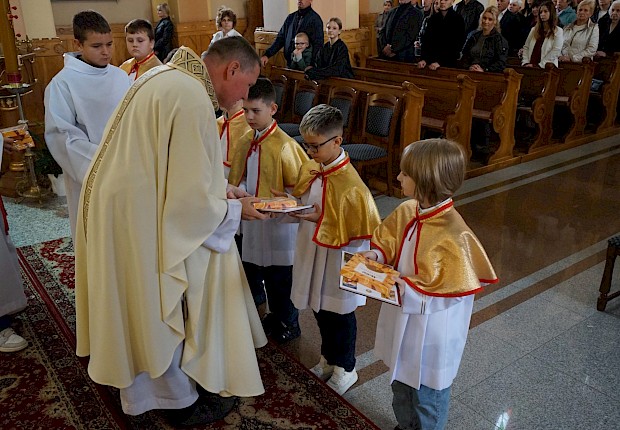 Przyjęcie kandydat&oacute;w do posługi ministranta