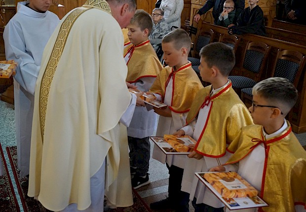 Przyjęcie kandydat&oacute;w do posługi ministranta