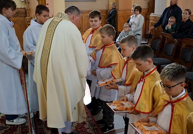 Przyjęcie kandydat&oacute;w do posługi ministranta