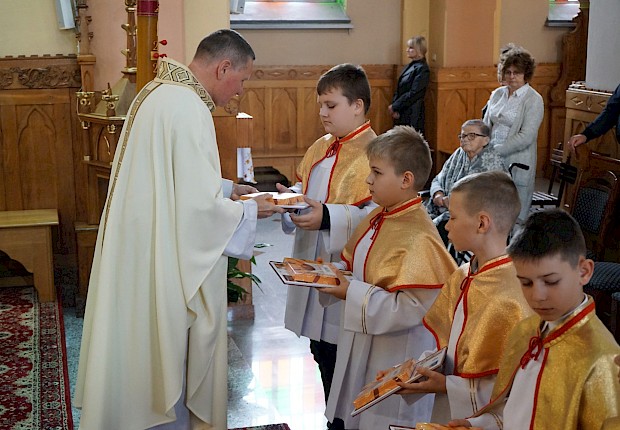 Przyjęcie kandydat&oacute;w do posługi ministranta