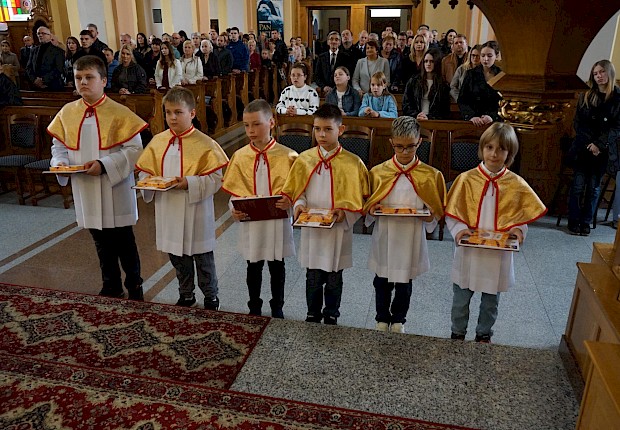 Przyjęcie kandydat&oacute;w do posługi ministranta